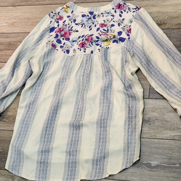 Anthropologie Floral Embroidered Tunic in Cream and Blue - Picture 2 of 8